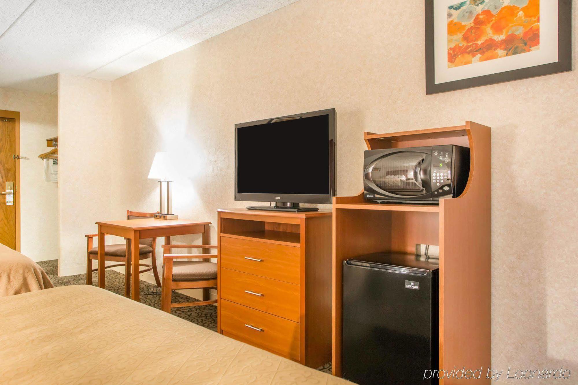Quality Inn Stadium Area Green Bay Exteriör bild